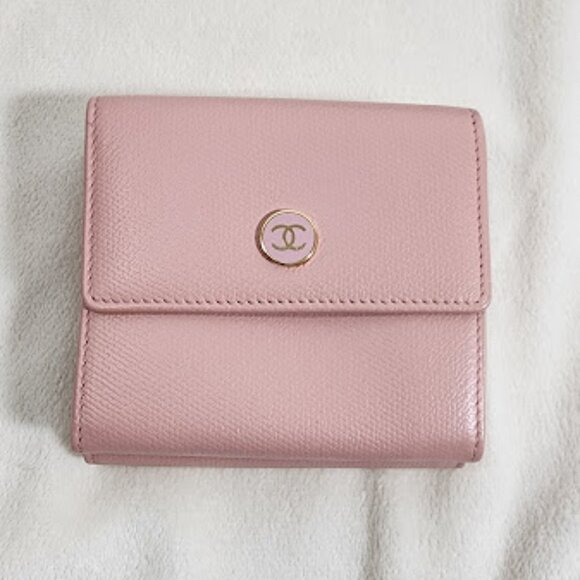 CHANEL Handbags - Chanel 2003-2004 textured caviar compact French wallet. Hologram present.